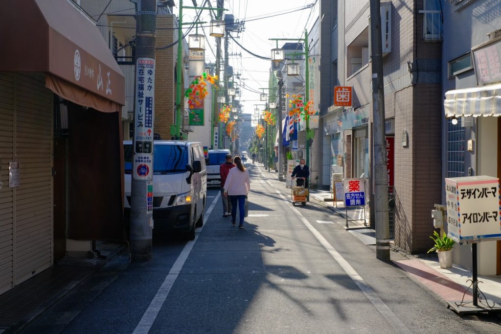 商店街を外れた道の写真